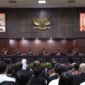 Mahkamah Konstitusi mengeluarkan sejumlah putusan strategis sepanjang 2025, mulai penghapusan presidential threshold hingga jaminan pendidikan gratis.

Sumber foto : Ifa Dwi Septian-Humas MK