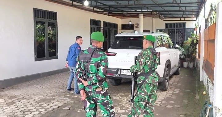 Penggeledahan rumah Fadillah Marik oleh Kejati Bengkulu dikawal TNI, menandai keseriusan aparat mengusut dugaan korupsi tambang.