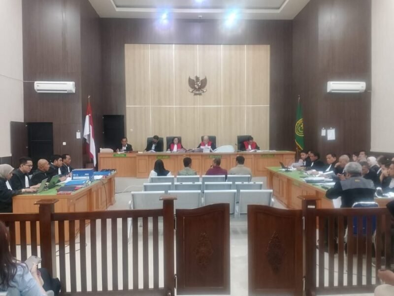 Saksi di PN Tipikor Bengkulu ungkap perubahan nilai batu bara untuk menekan royalti. Jaksa sebut negara dirugikan besar.