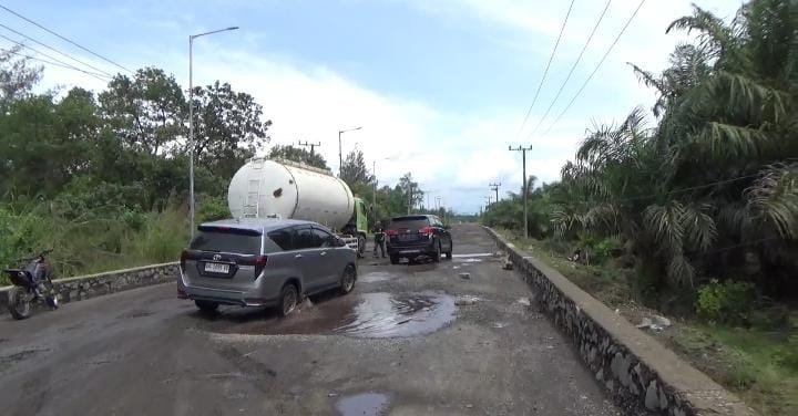 Respons cepat Pelindo atas dorongan Teuku Zulkarnain memastikan pembangunan jalan Pulau Baai tahun ini demi akses warga dan ekonomi Bengkulu.