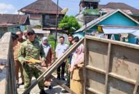 Perbaikan jalan amblas di Talang Rimbo Baru dilakukan permanen melalui bantuan swadaya Kodim 0409/Rejang Lebong sehingga anggaran APBD bisa dihemat untuk pembangunan lain.